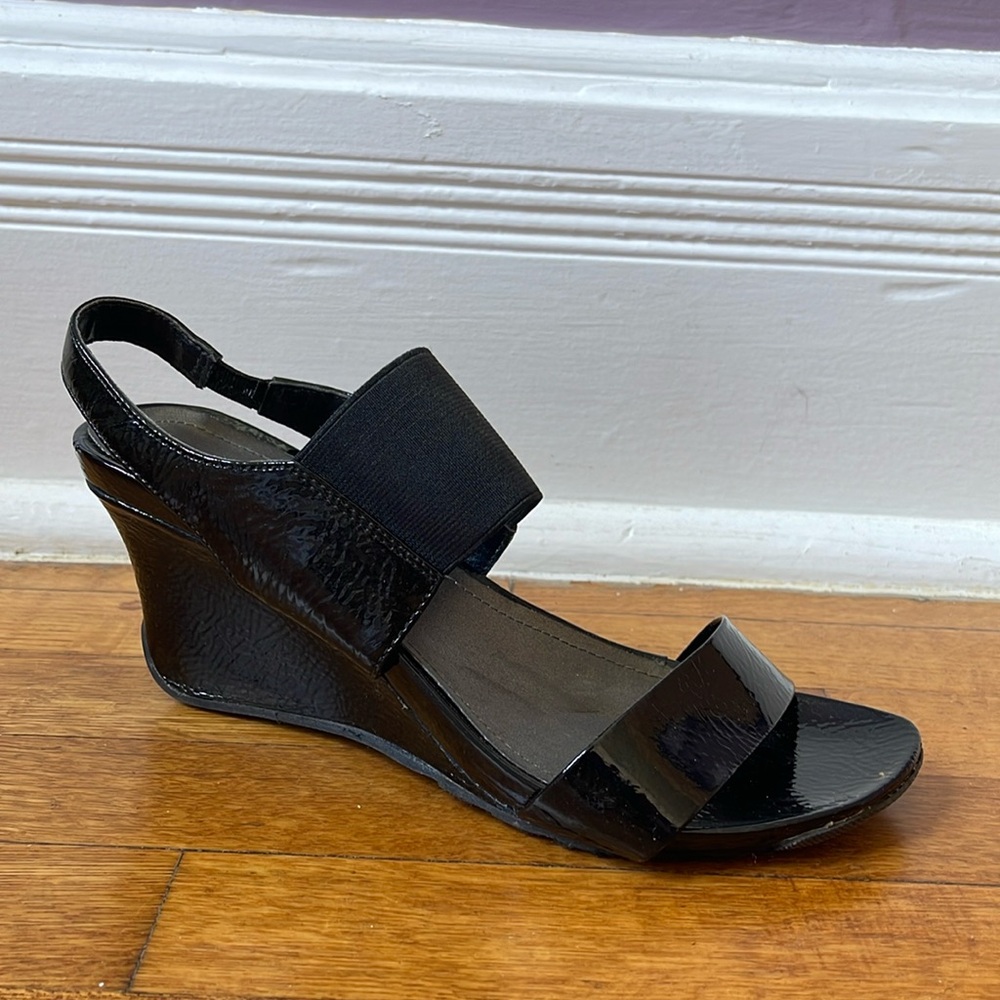 Kenneth Cole Reaction shiny black wedge heels sandals size 7.5 open toe heels